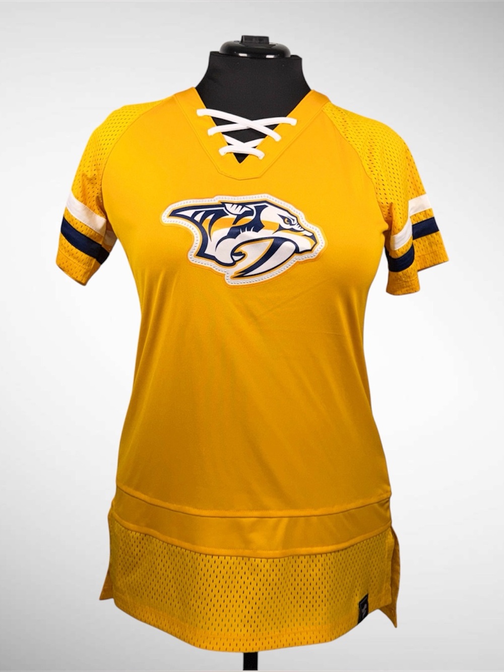 NWOT Women’s Fanatics Nashville Predators Jersey Size Medium